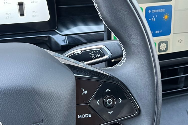 Used Livan 7 2023 605 km ZHU FENG Interior 3