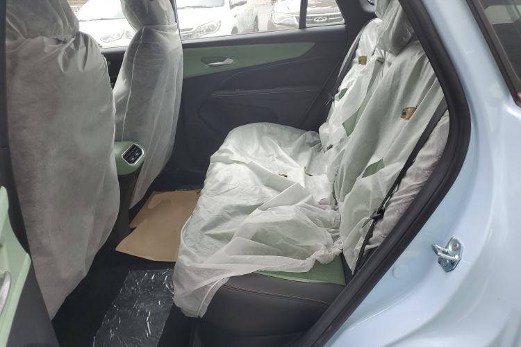 Used Livan 7 2023 605km Hunter Light Interior 4