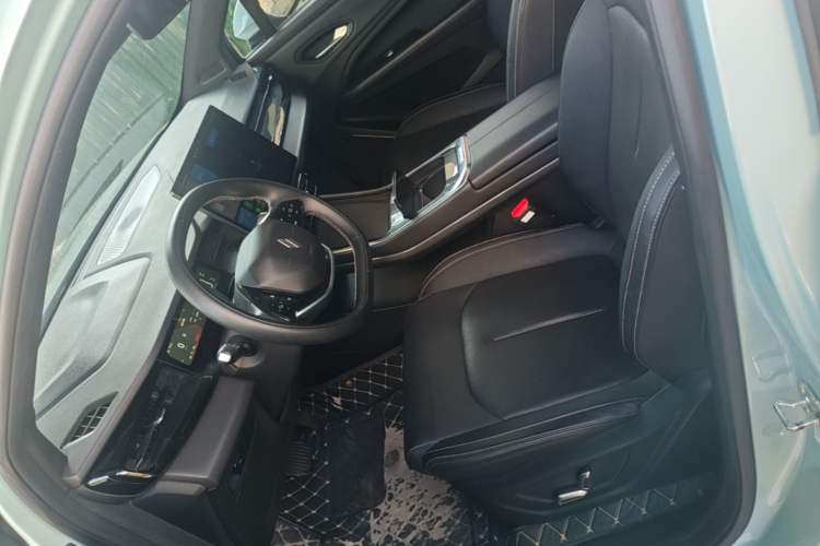 Used Livan 7 2023 605 km ZHU FENG Left Front Seat