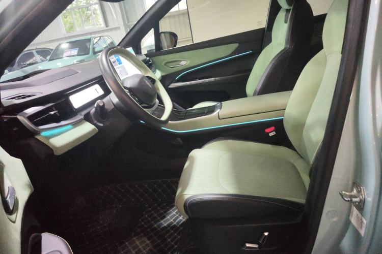 Used Livan 7 2023 605km Hunter Light Left Front Seat