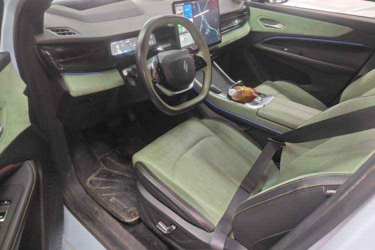 Used Livan 7 2023 605km Hunter Light Left Front Seat