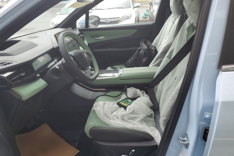 Used Livan 7 2023 605km Hunter Light Left Front Seat