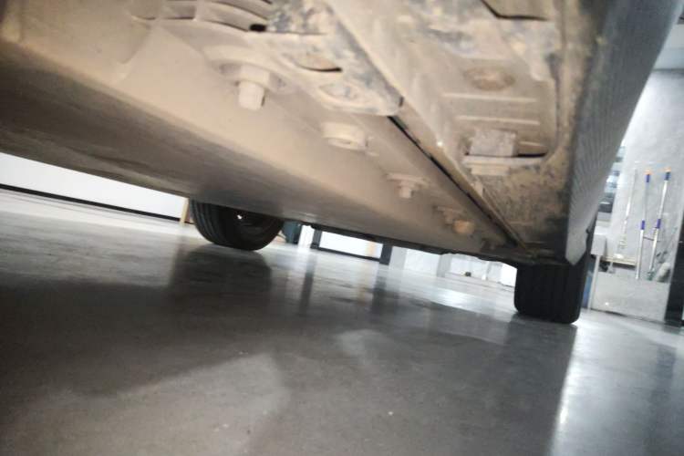 Used Livan 7 2023 605km Hunter Light Left Side Sill