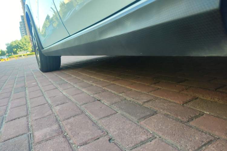 Used Livan 7 2023 605km Hunter Light Left Side Sill