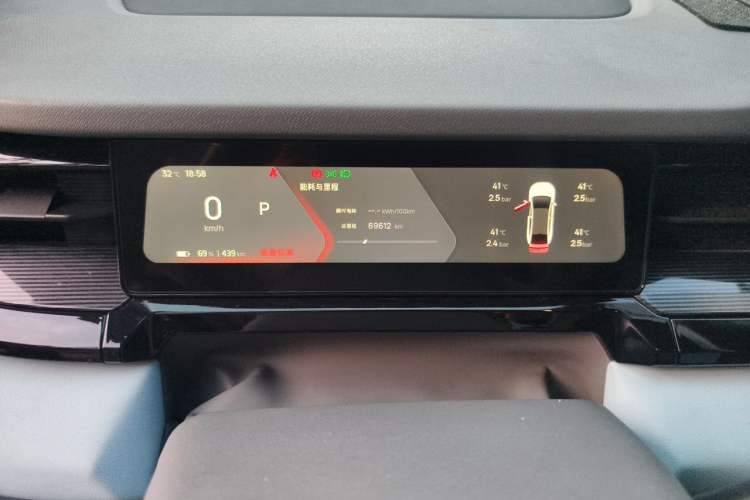 Used Livan 7 2023 605km Hunter Light Odometer Close Up