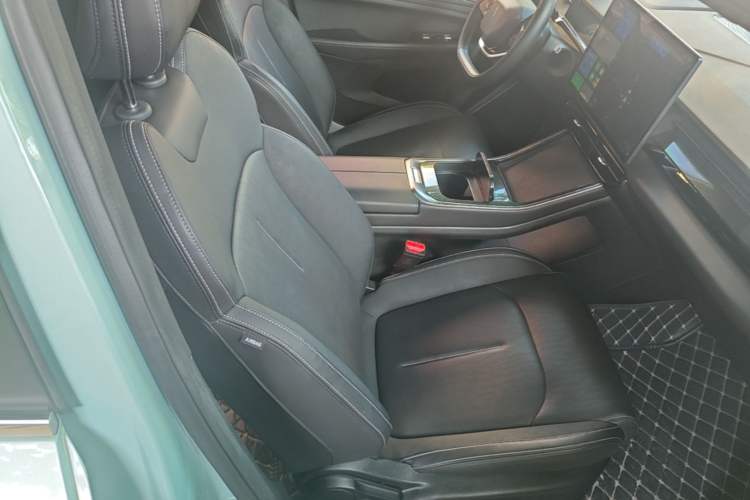 Used Livan 7 2023 605 km ZHU FENG Right Front Seat