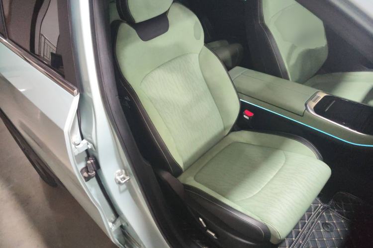 Used Livan 7 2023 605km Hunter Light Right Front Seat