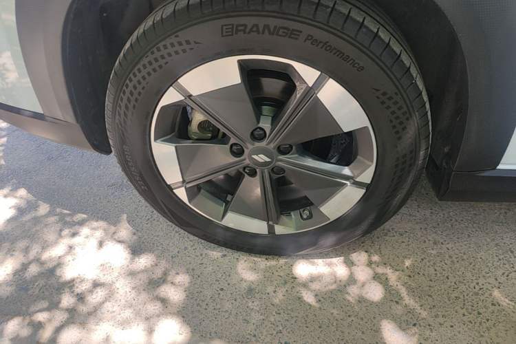 Used Livan 7 2023 605 km ZHU FENG Right Rear Wheel Hub
