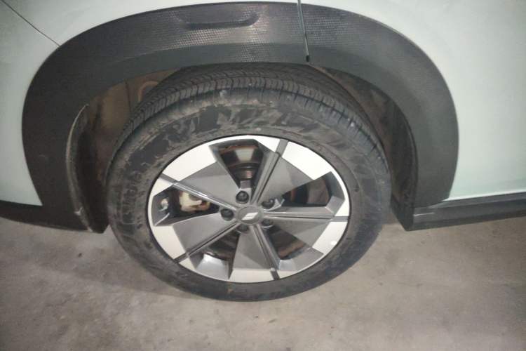 Used Livan 7 2023 605km Hunter Light Right Rear Wheel Hub