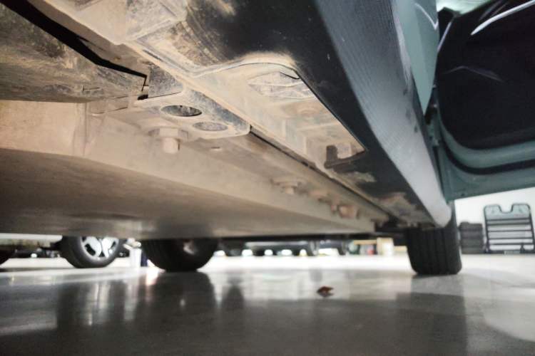 Used Livan 7 2023 605km Hunter Light Right Side Sill