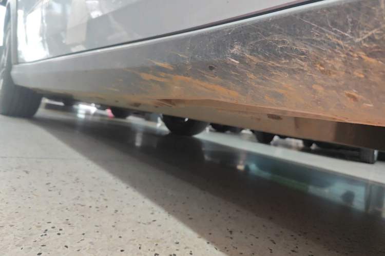 Used Livan 7 2023 605km Hunter Light Right Side Sill