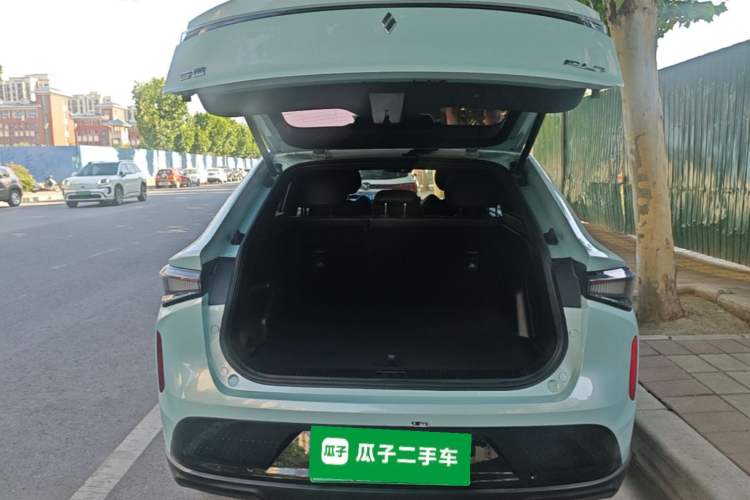 Used Livan 7 2023 605 km ZHU FENG Trunk