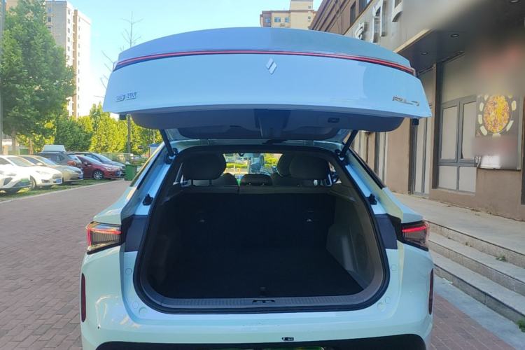 Used Livan 7 2023 605km Hunter Light Trunk