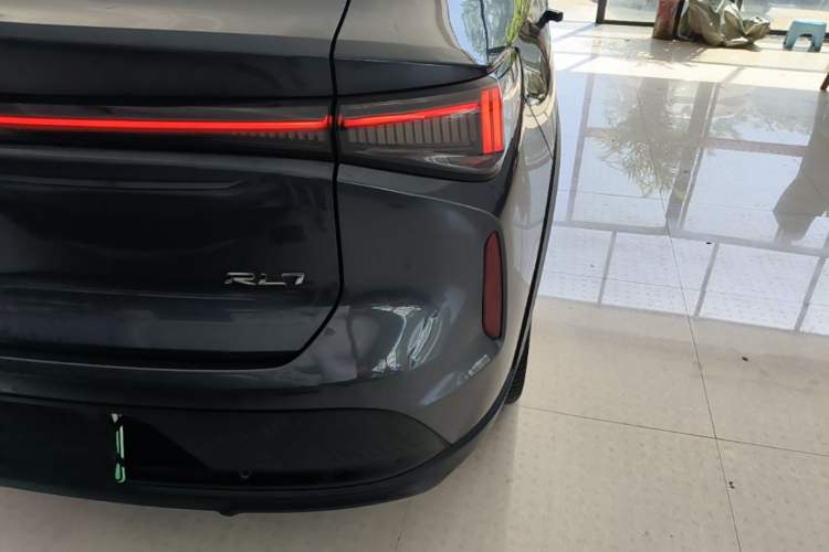 Used Livan 7 2023 605km Hunter Light Exterior 3