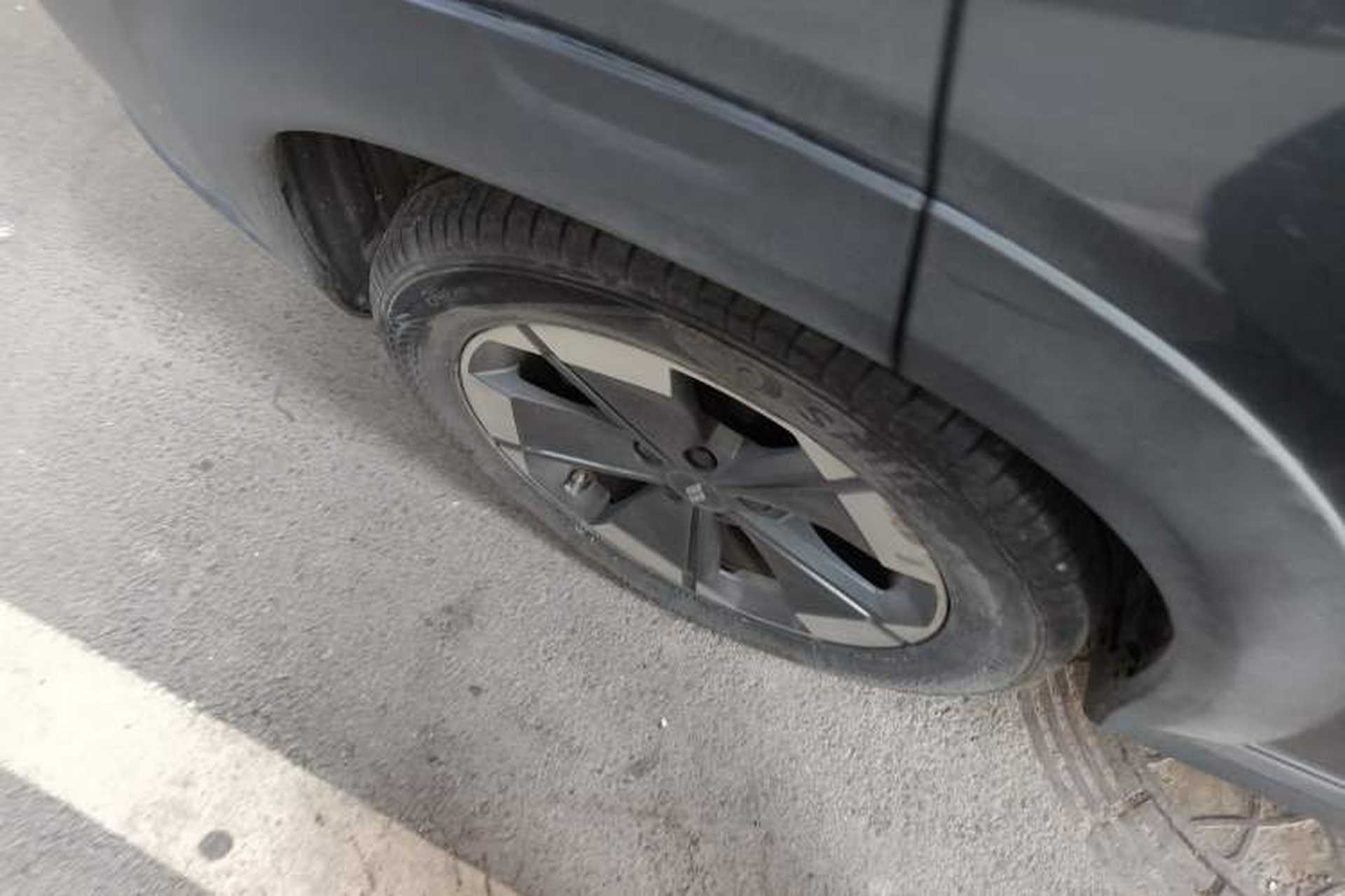 Used Livan 7 2023 605 km ZHU FENG Exterior 8