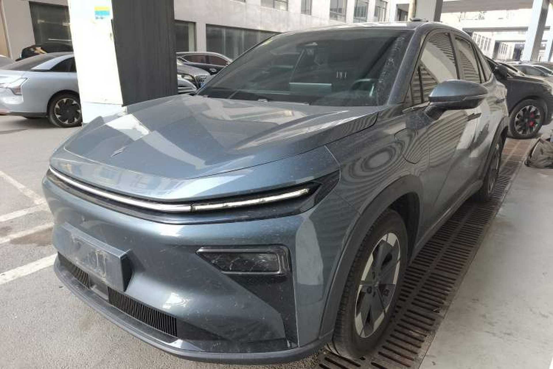 Used Livan 7 2023 605 km ZHU FENG Front Left 45 Deg
