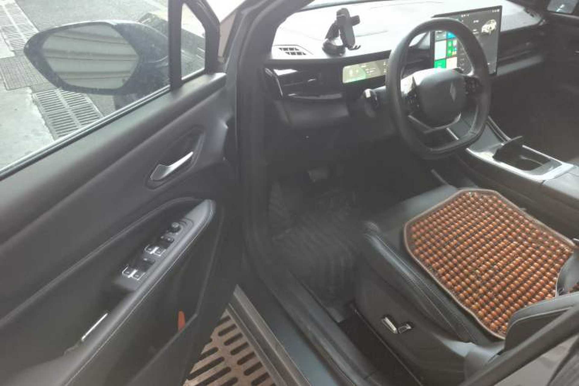 Used Livan 7 2023 605 km ZHU FENG Interior 3