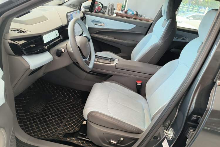 Used Livan 7 2023 605km Hunter Light Left Front Seat