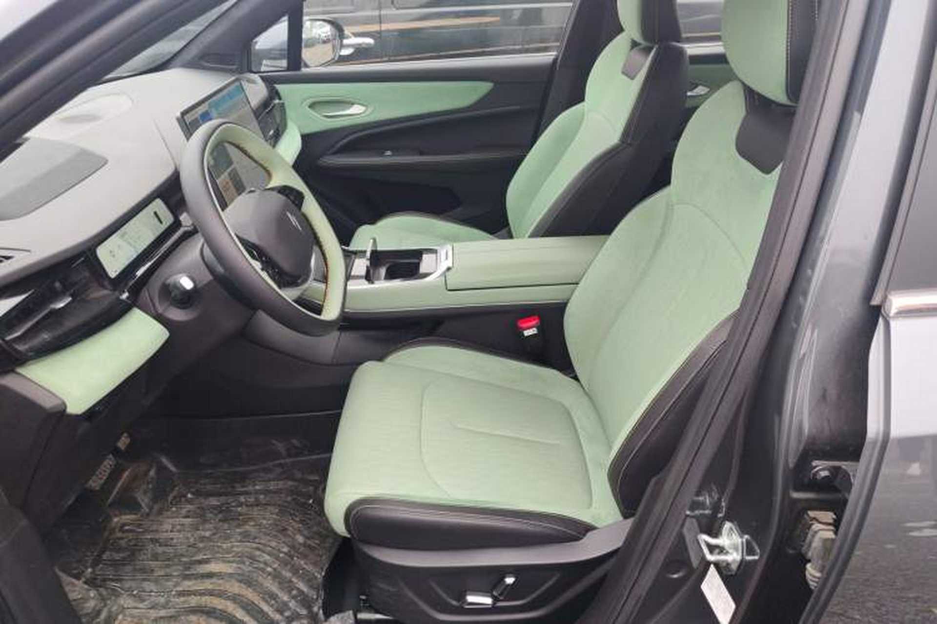 Used Livan 7 2023 605 km ZHU FENG Left Front Seat