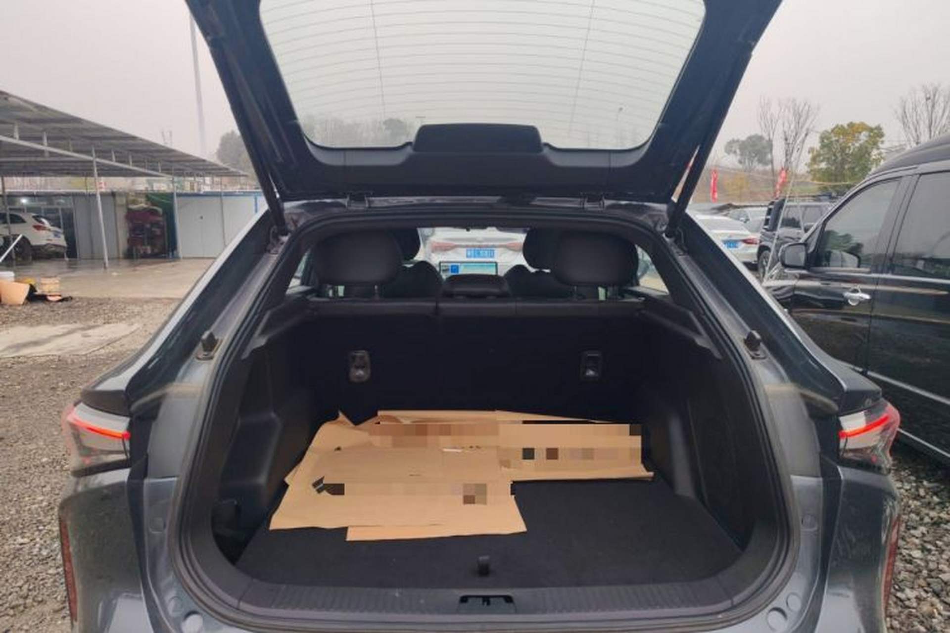 Used Livan 7 2023 605 km ZHU FENG Trunk