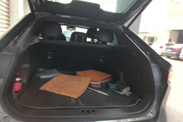 Used Livan 7 2023 605 km ZHU FENG Trunk