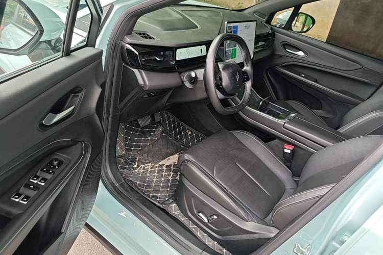Used Livan 7 2023 605 km ZHU FENG Driver Seat