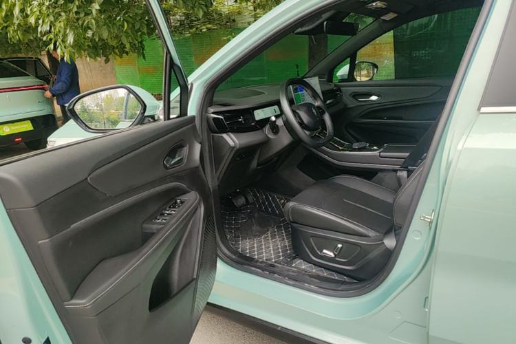 Used Livan 7 2023 605 km ZHU FENG Driver Seat