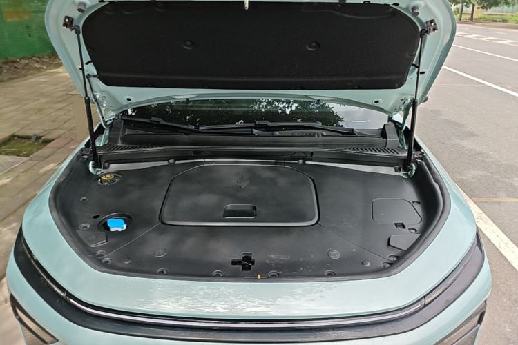 Used Livan 7 2023 605 km ZHU FENG Engine Bay