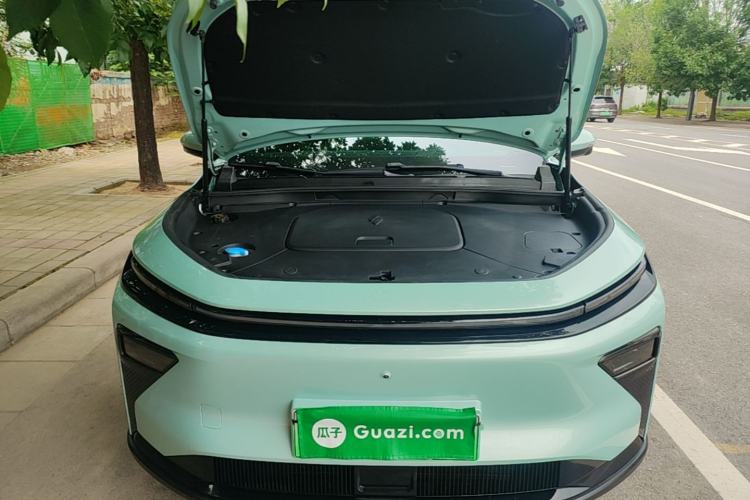 Used Livan 7 2023 605 km ZHU FENG Engine Bay