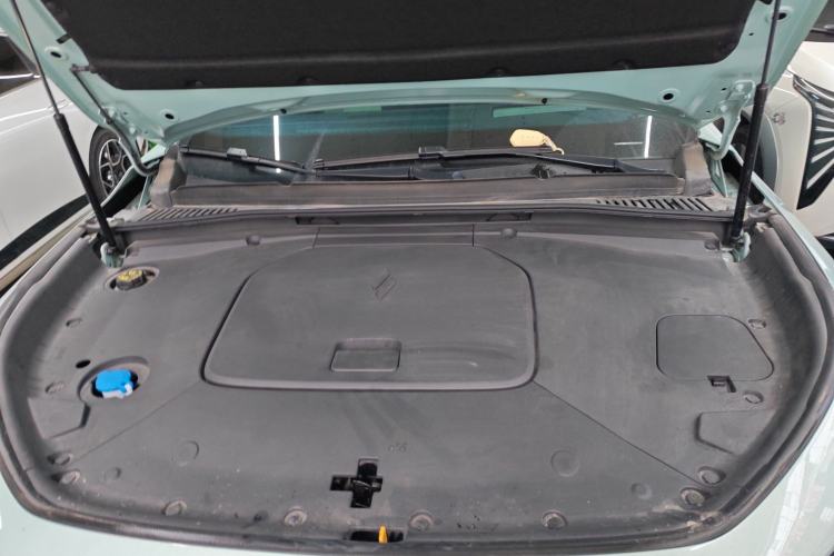 Used Livan 7 2023 605km Hunter Light Engine Bay