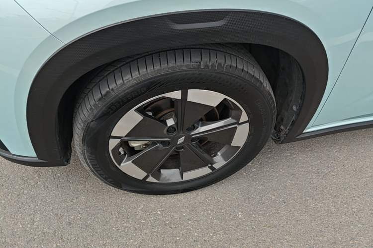 Used Livan 7 2023 605 km ZHU FENG Exterior 2