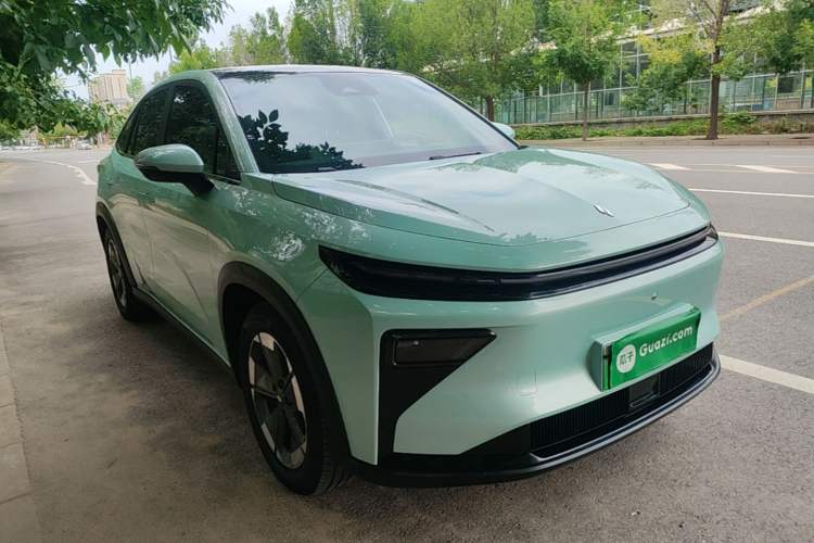 Used Livan 7 2023 605 km ZHU FENG Front Right 45 Deg