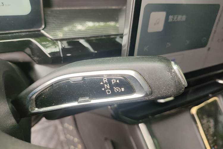 Used Livan 7 2023 605 km ZHU FENG Gear Lever