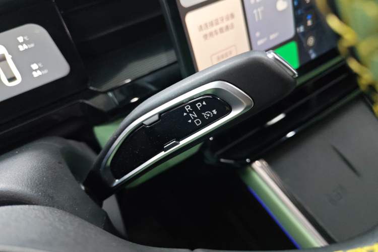 Used Livan 7 2023 605km Hunter Light Gear Lever