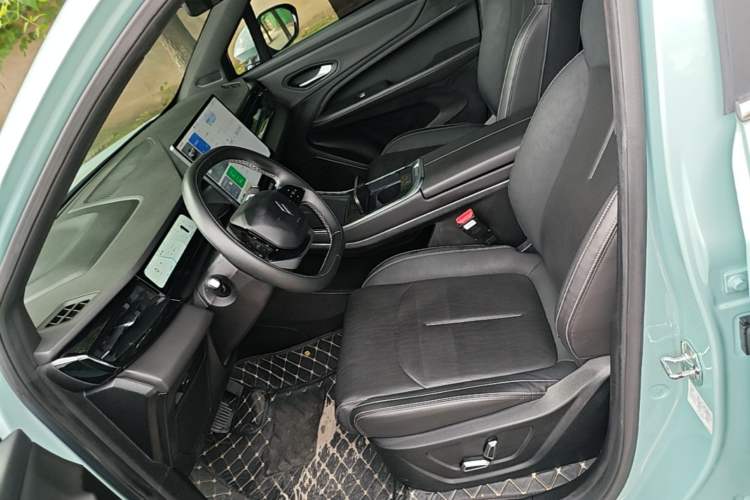 Used Livan 7 2023 605 km ZHU FENG Left Front Seat