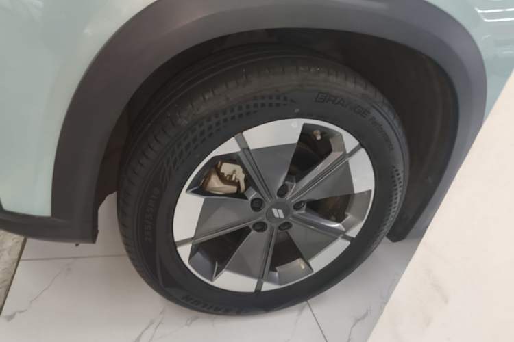 Used Livan 7 2023 450km Chiyue Left Front Wheel Hub