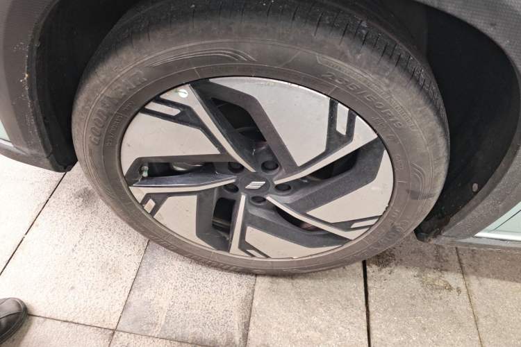 Used Livan 7 2023 605km Hunter Light Left Front Wheel Hub