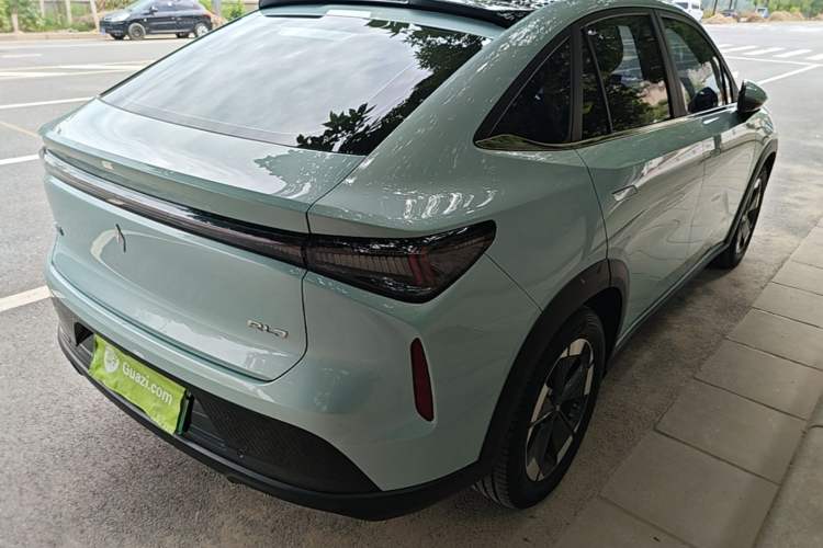 Used Livan 7 2023 605 km ZHU FENG Rear Right 45 Deg