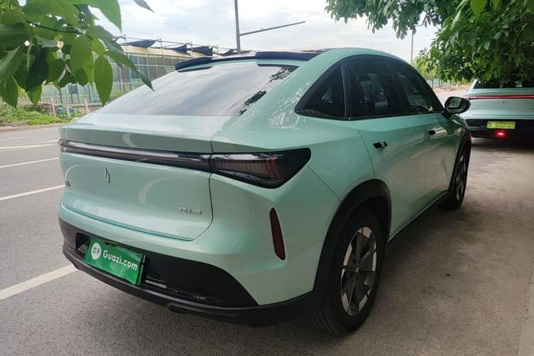 Used Livan 7 2023 605 km ZHU FENG Rear Right 45 Deg