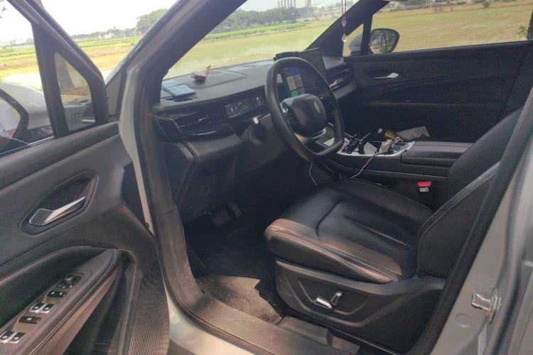 Used Livan 7 2023 605 km ZHU FENG Driver Seat