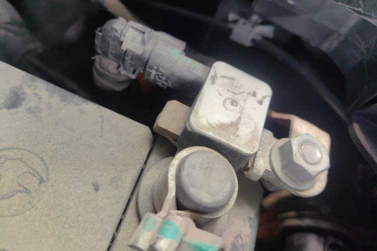 Used Livan 7 2023 605 km ZHU FENG Engine Bay Left