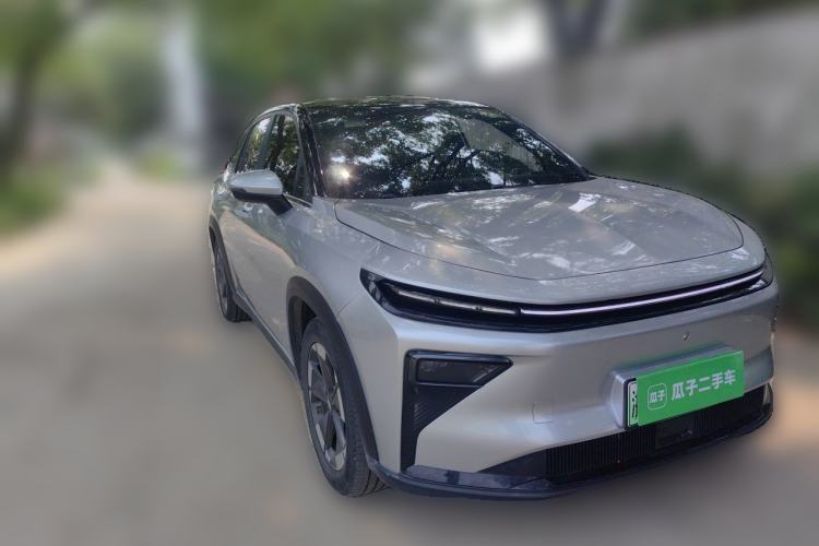 Used Livan 7 2023 605 km ZHU FENG Front Right 45 Deg