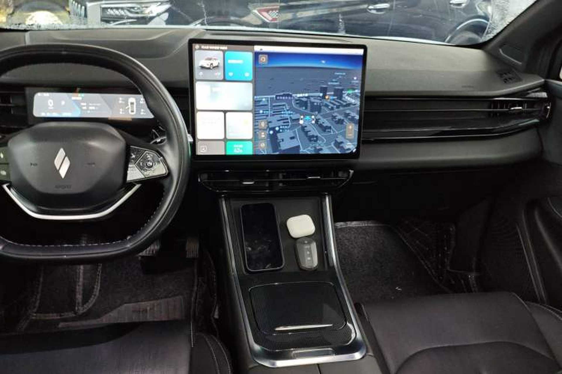 Used Livan 7 2023 450 km – Chasing Clouds Audio And AC Panel