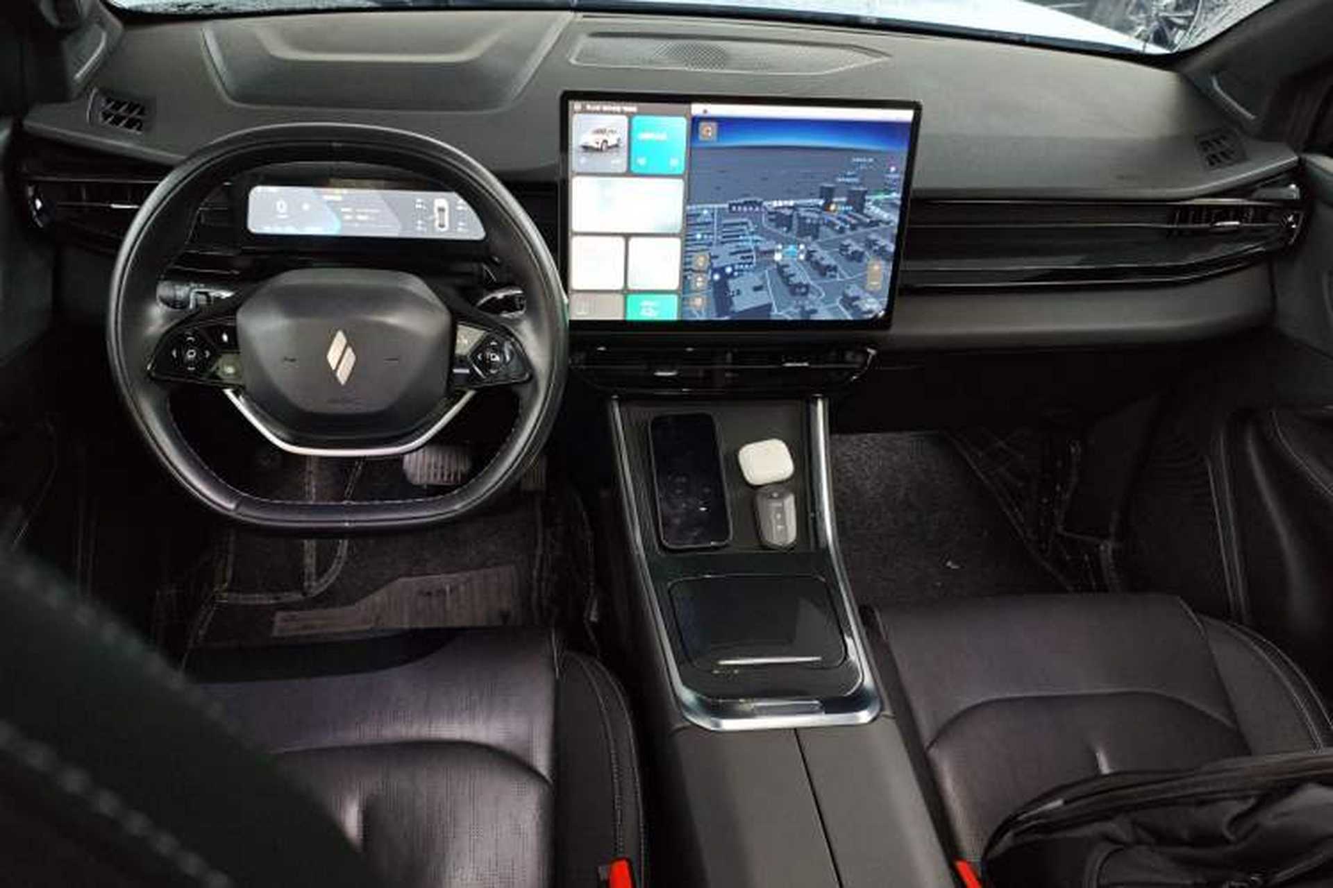 Used Livan 7 2023 450 km – Chasing Clouds Center Console