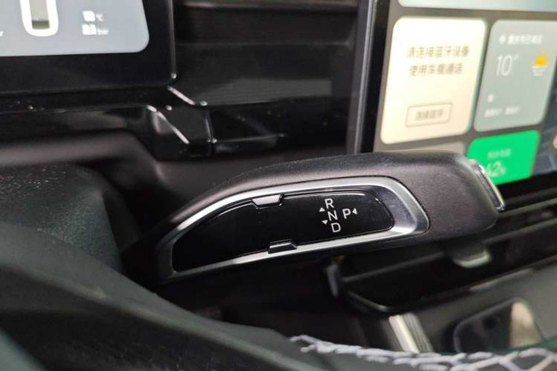 Used Livan 7 2023 450 km – Chasing Clouds Gear Lever