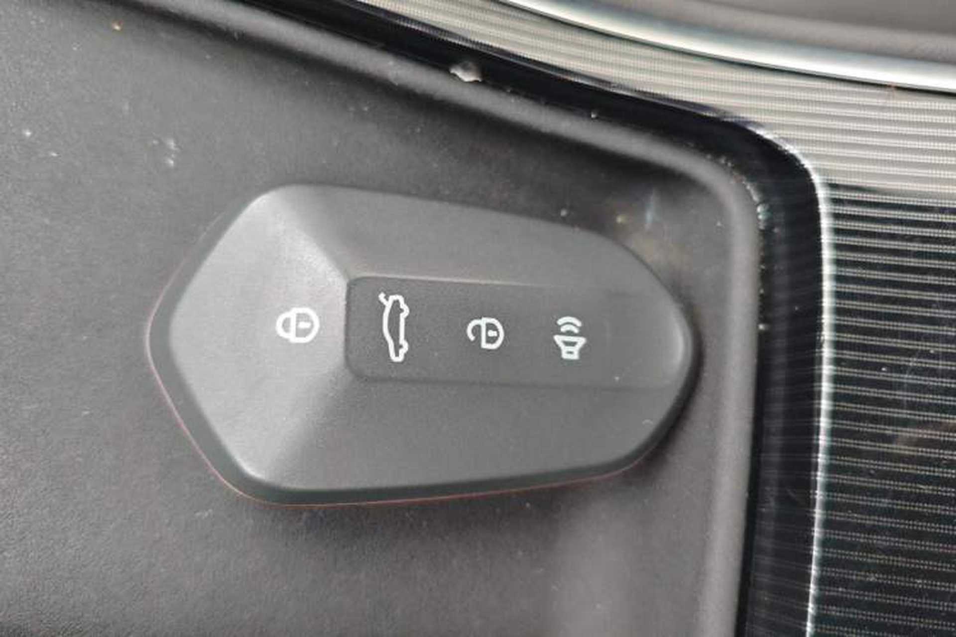 Used Livan 7 2023 450 km – Chasing Clouds Interior 1