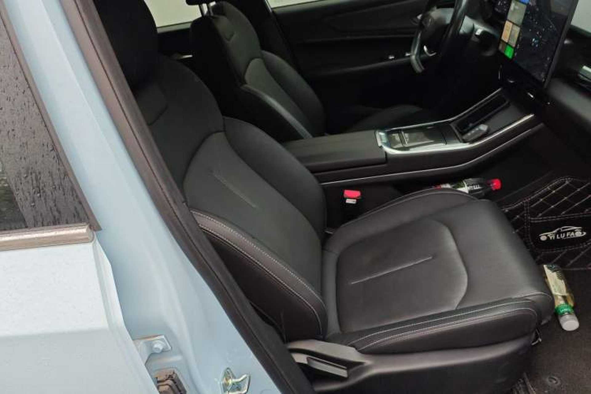 Used Livan 7 2023 450 km – Chasing Clouds Right Front Seat