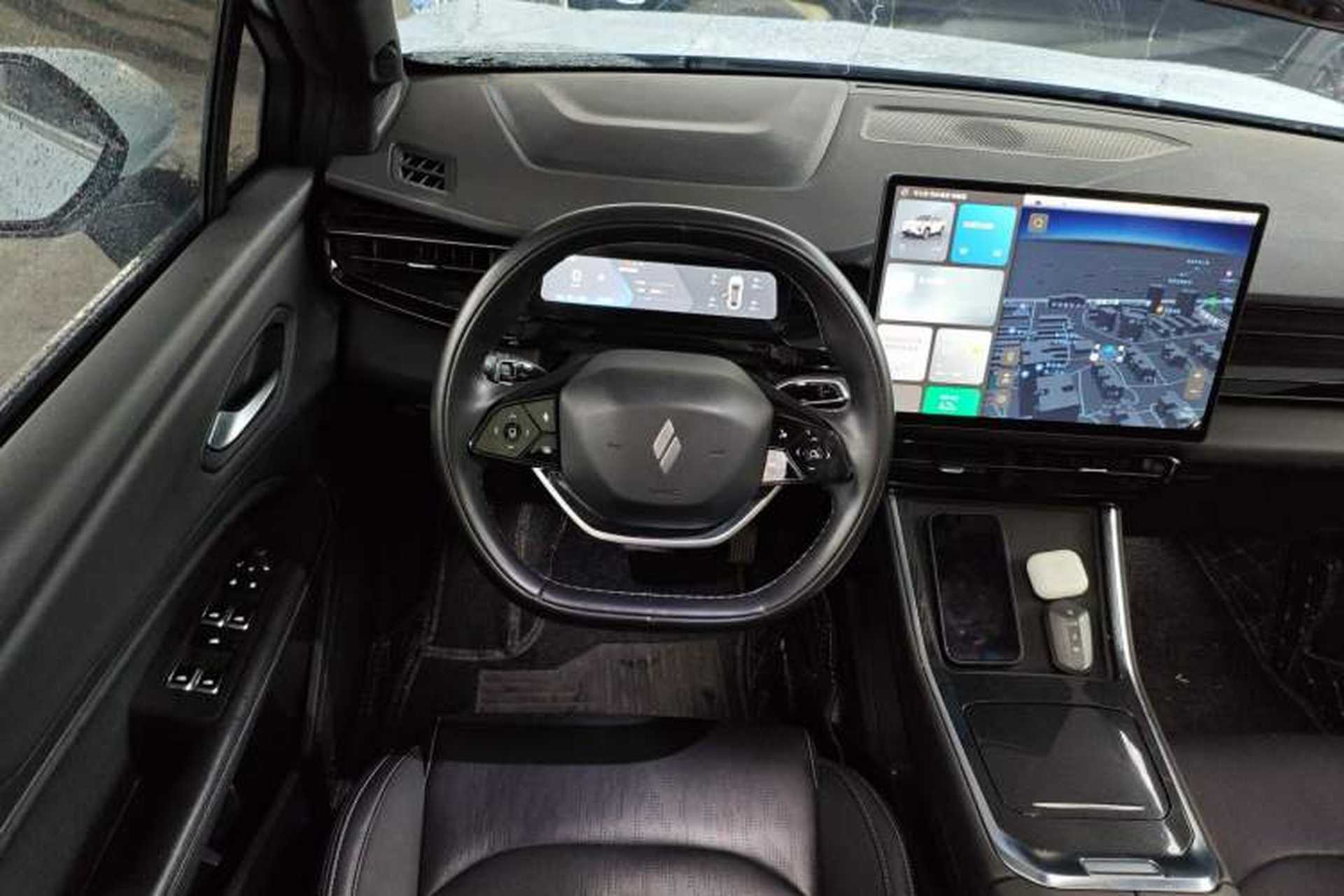 Used Livan 7 2023 450 km – Chasing Clouds Steering Wheel
