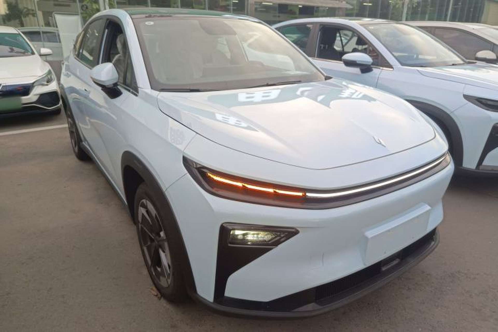 Used Livan 7 2024 605 km Glory Edition Exterior 1