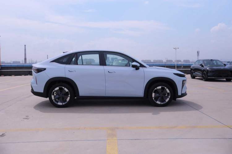 Used Livan 7 2024 605 km Executive Glory Edition Exterior 3